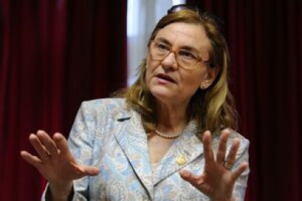 Maria Grapini: Calificările prin POSDRU trebuie să garanteze angajarea pentru 80% dintre cursanţi
